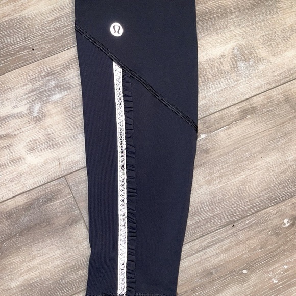 Lululemon Athletica grey leggings Size 6 - Picture 2 of 6